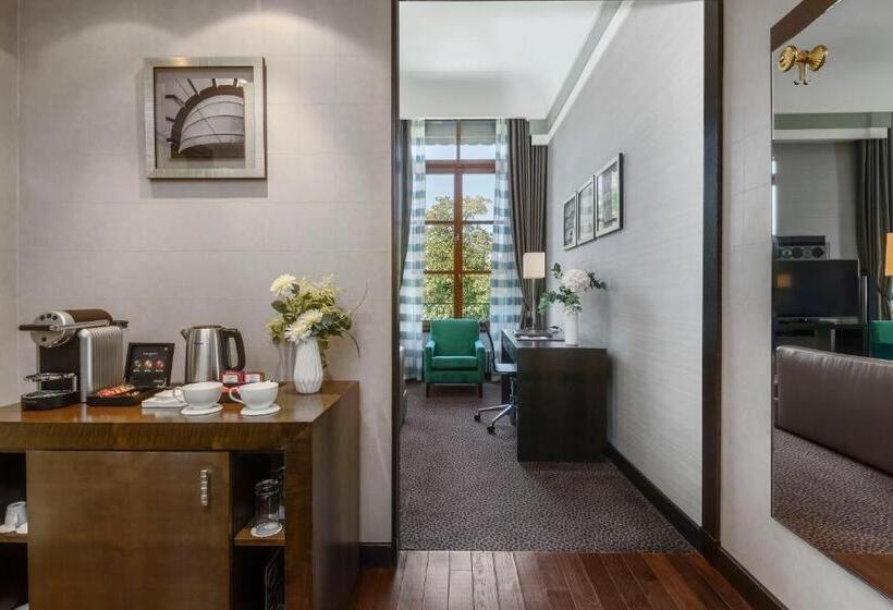 سوییت لوکس, Hôtel Métropole Genève