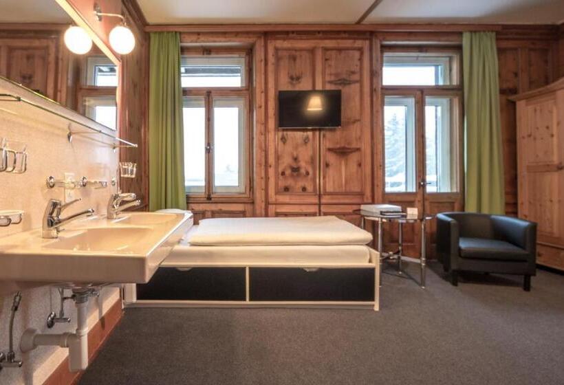 Номер Стандарт Трехместный, Montana By Mountain Hotels