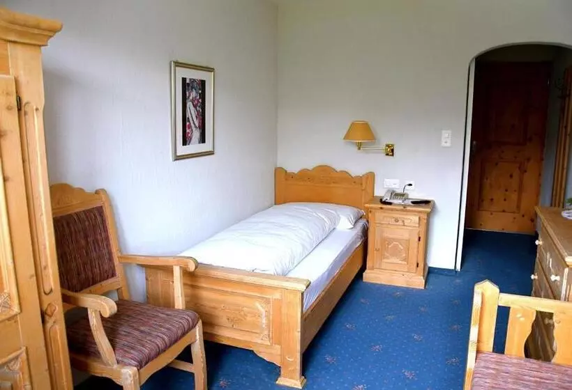 Chambre Standard Individuelle, Salastrains