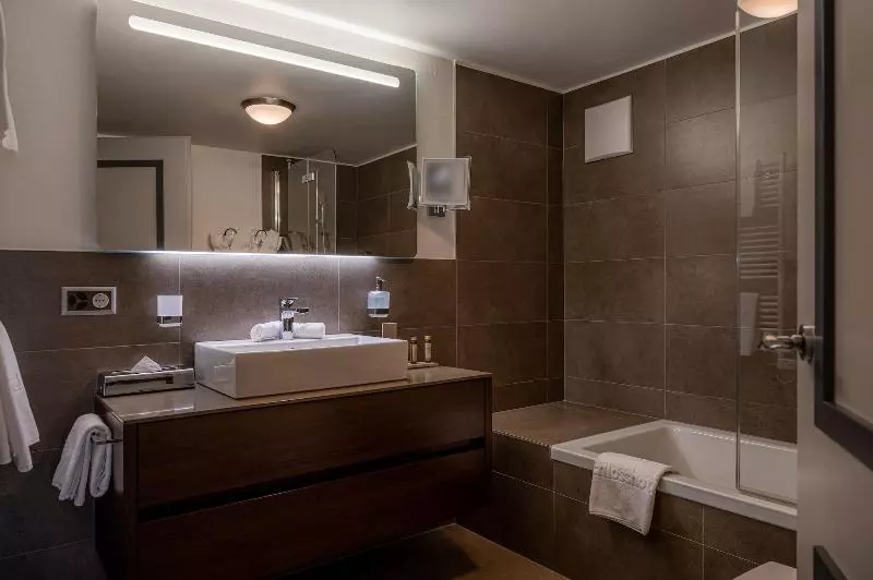 سوئیت جونیور با چشم‌انداز, Schlosshotel Zermatt – Active & Cbd Spa