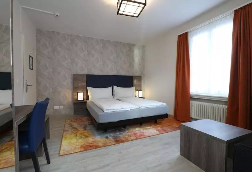 Pokój Deluxe, Spatz