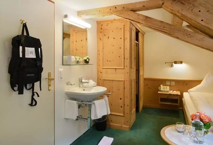 اتاق اکونومی با حمام مشترک, Steinbock Pontresina