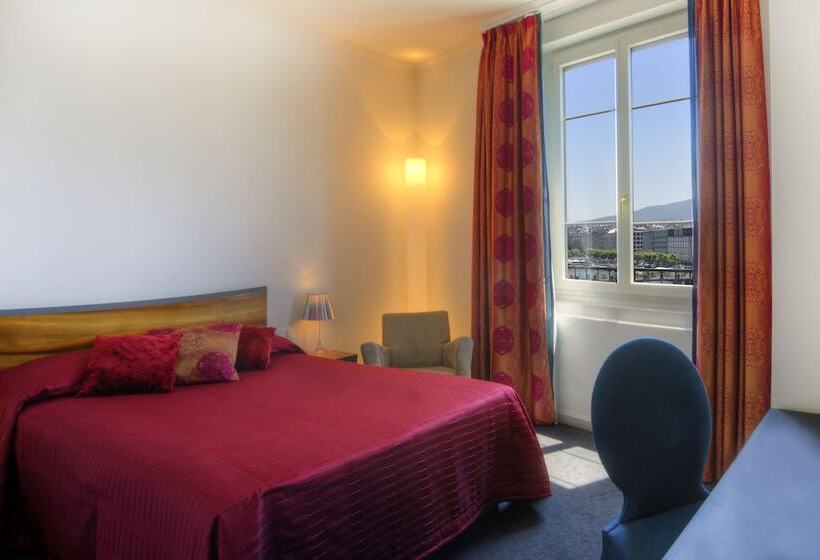 اتاق استاندارد یک نفره, The Ambassador