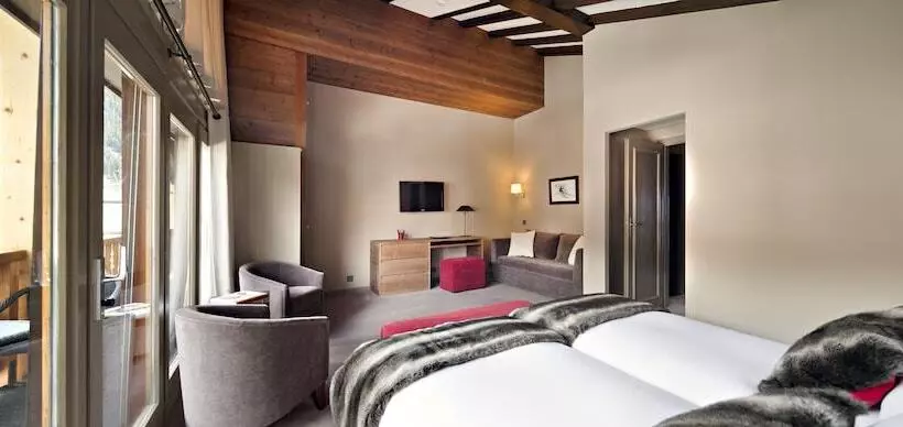 3 Bedroom Suite, Vanessa