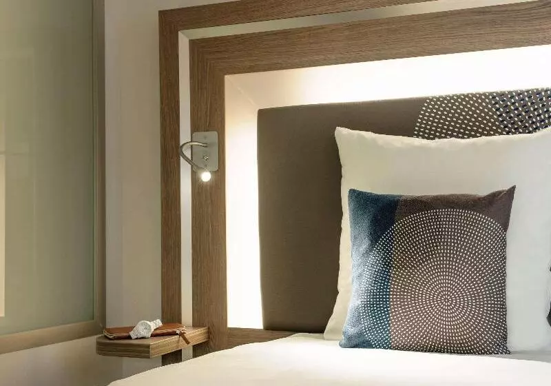 キングサイズベッドのスイートルーム, Novotel Lugano Paradiso