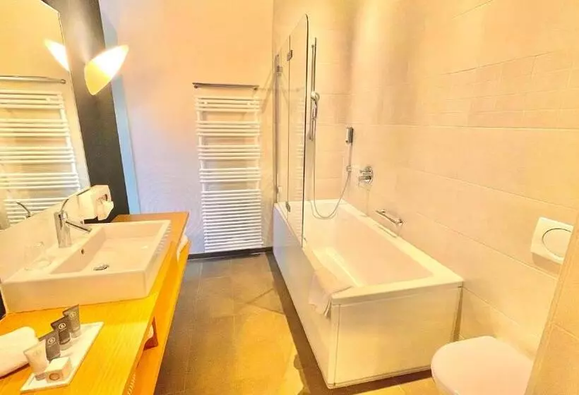 バルコニー付きデラックスルーム, Parkhotel Du Sauvage
