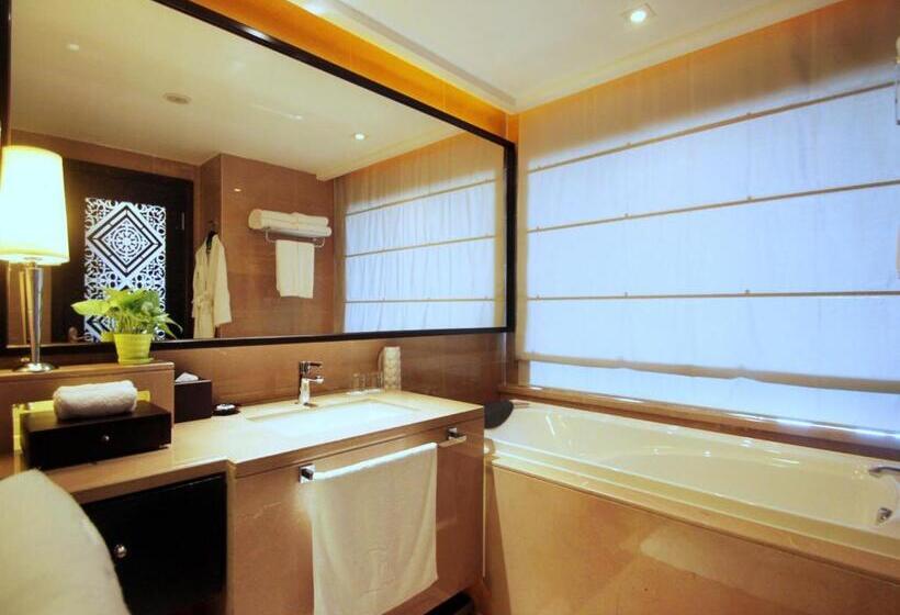 Номер Deluxe Кровать Кинг с Видом, Xiamen C&d Hotel Free Welcome Snacks Oasis Garden