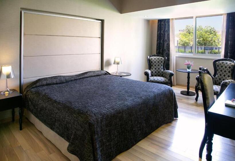 سوییت اجرایی, Cleopatra