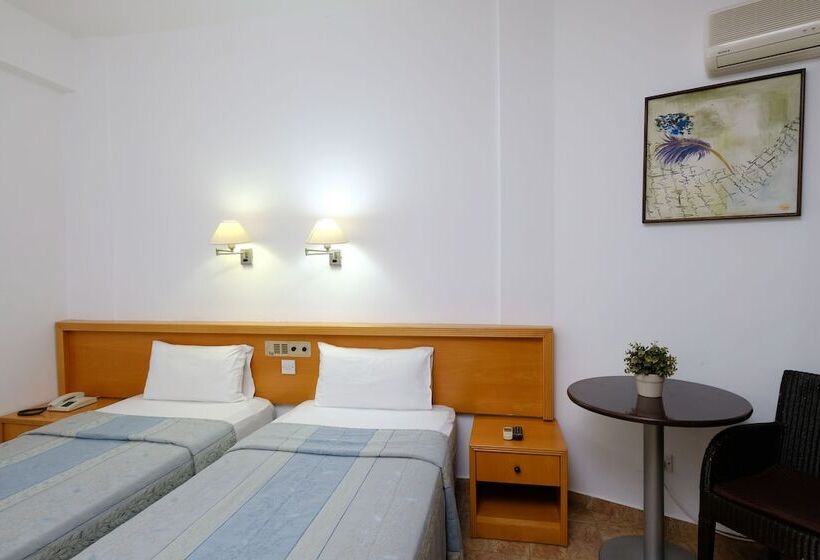 اتاق استاندارد سه نفره, Flamingo Beach