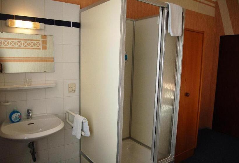 اتاق استاندارد یک تخته با سرویس بهداشتی مشترک, Graf Pückler