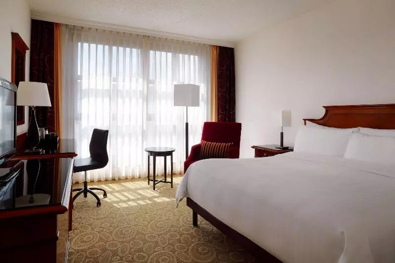 Deluxe Room King Size Bed