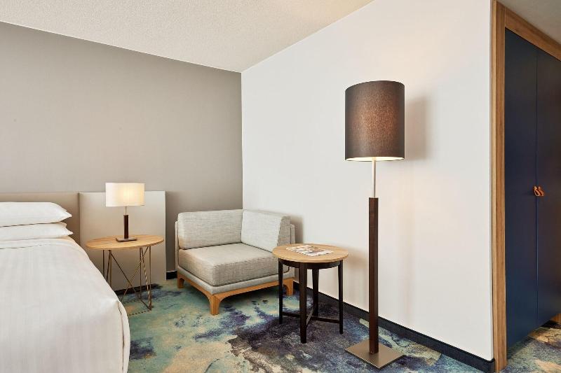 اتاق لوکس با تخت بزرگ, Hamburg Marriott