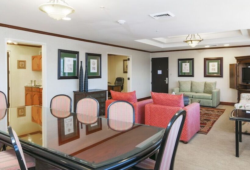 스위트, Delta Hotels By Marriott San Jose Aurola