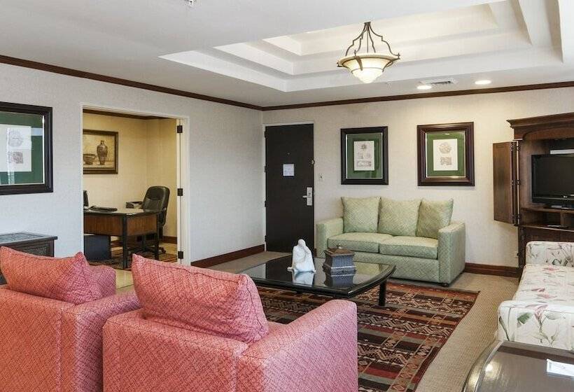 스위트, Delta Hotels By Marriott San Jose Aurola