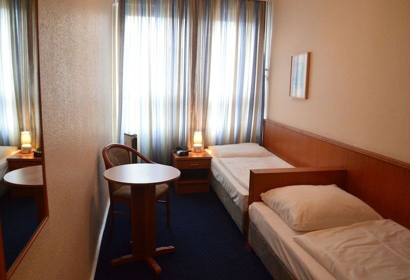 四人标准间, Mercedes/centrum