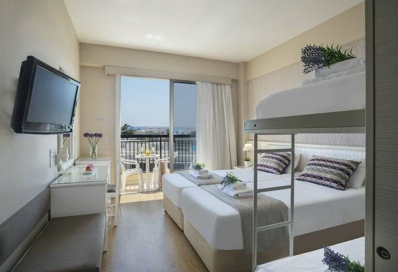 标准三人间, Pavlo Napa Beach