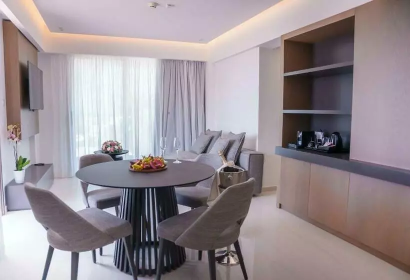 Executive-sviitti, Pavlo Napa Beach
