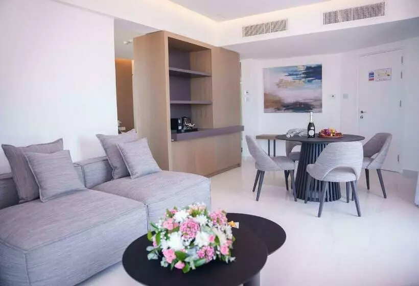 Executive-sviitti, Pavlo Napa Beach