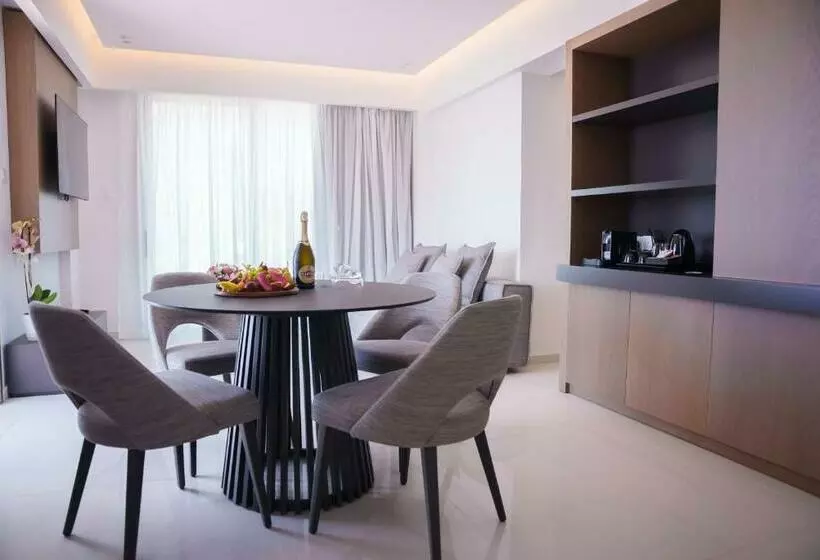 Executive-sviitti, Pavlo Napa Beach
