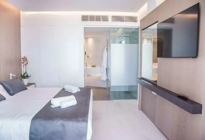 Executive-sviitti, Pavlo Napa Beach