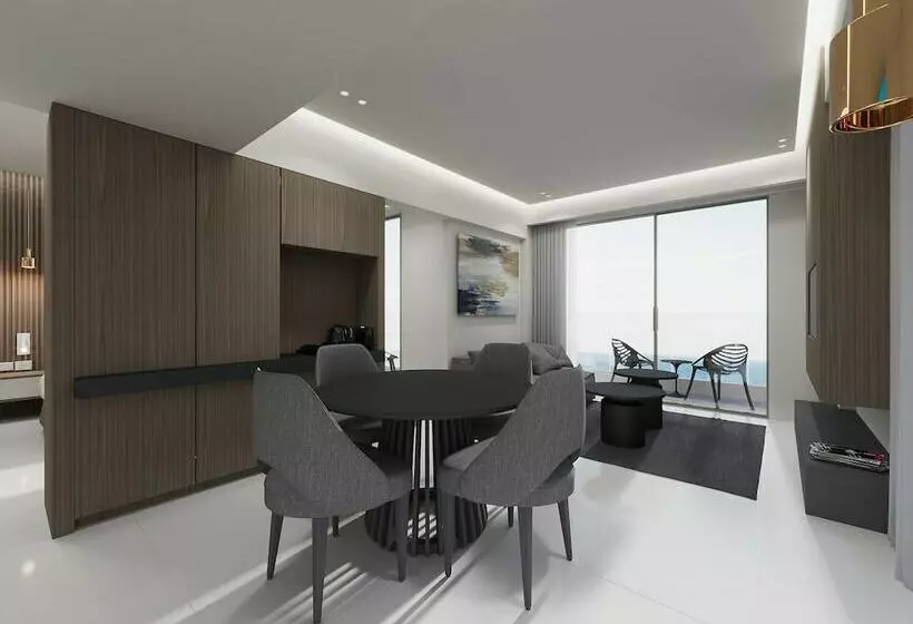 Executive-sviitti, Pavlo Napa Beach