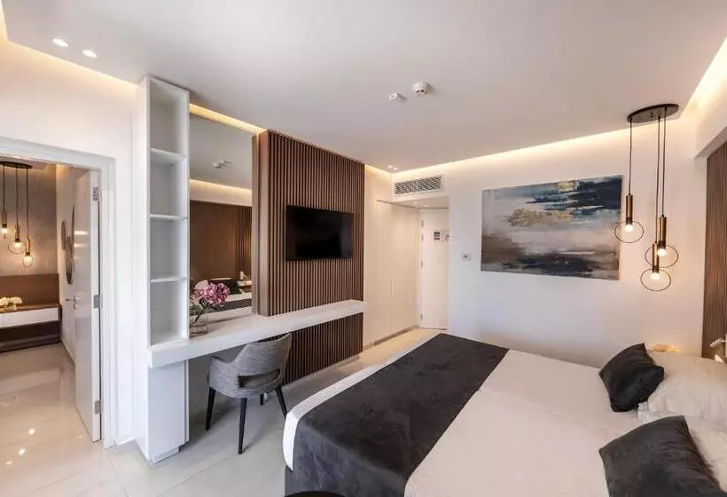 سوئیت 2 خوابه, Pavlo Napa Beach