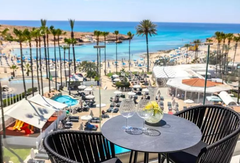 Executive-sviitti, Pavlo Napa Beach
