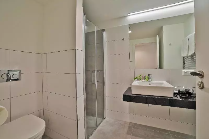 3-Bett-Standardzimmer, Sicarare