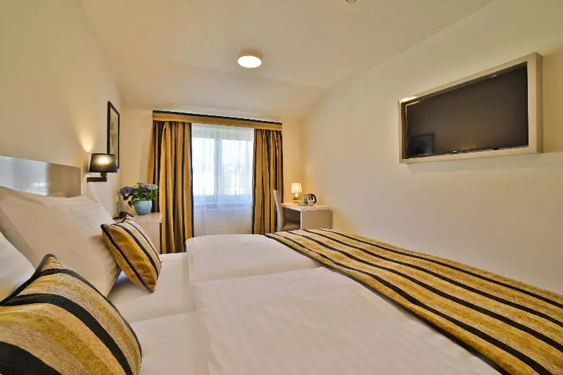 3-Bett-Standardzimmer, Sicarare