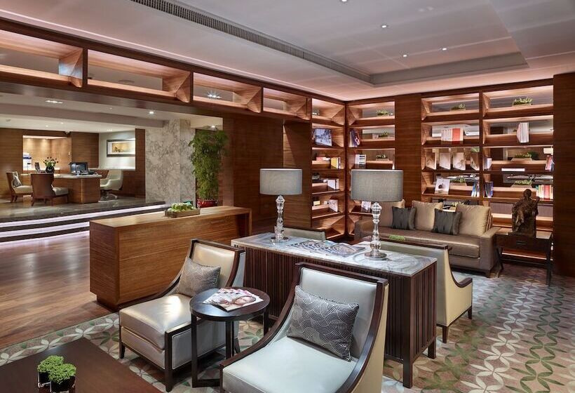 اتاق کلاب, White Swan