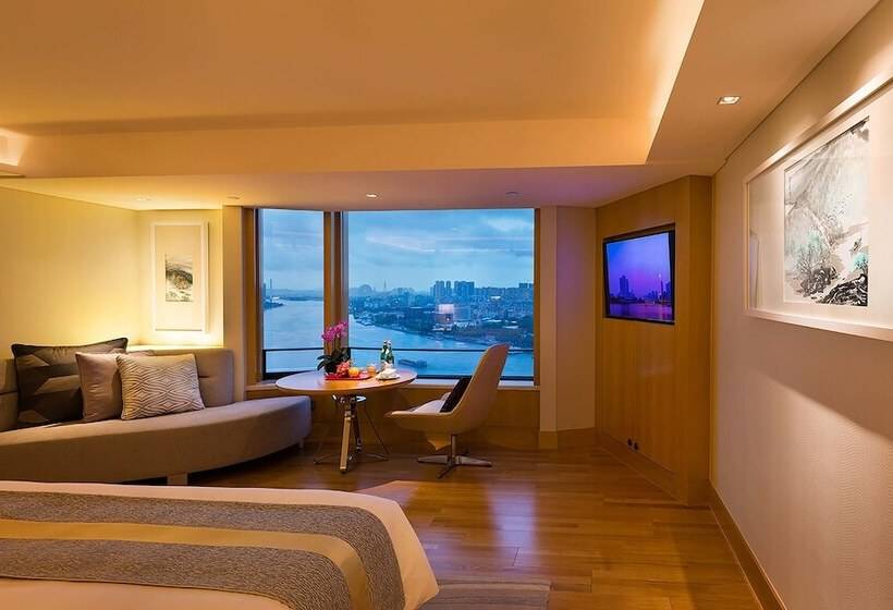 اتاق کلاب, White Swan