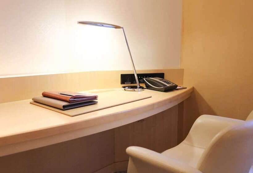 اتاق استاندارد با چشمانداز شهر, White Swan