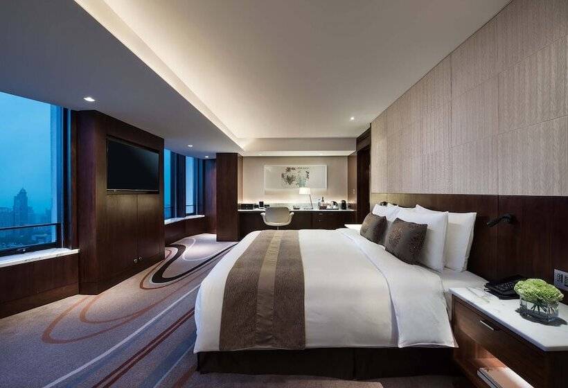 اتاق لوکس با چشمانداز شهر, White Swan