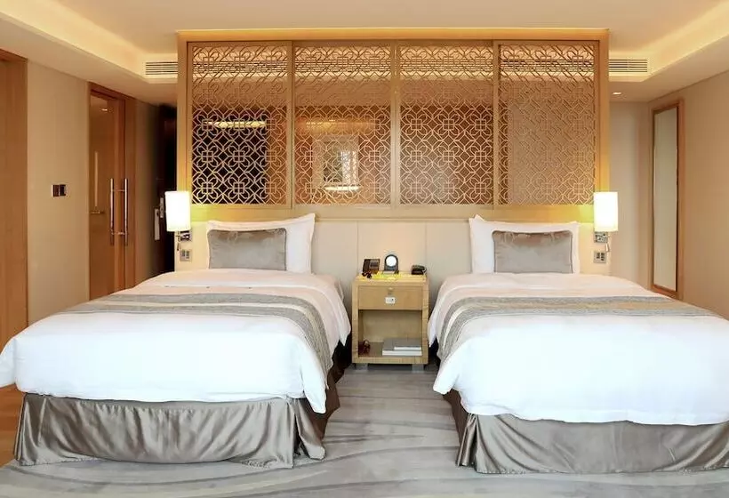 Deluxe room with river view, White Swan
