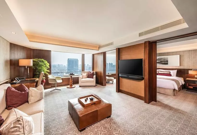 Club Suite, White Swan