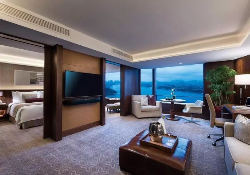Club Suite, White Swan