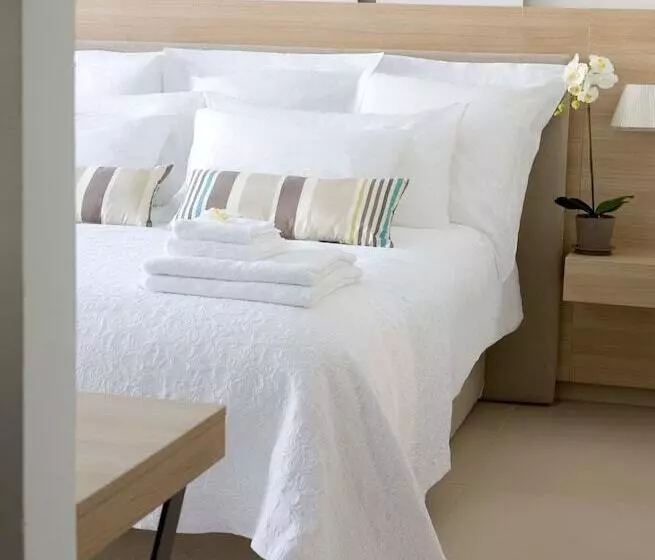 サイドオーシャンビューのトリプルルームスタンダード, Sandy Beach Hotel & Spa   Ex Sentido