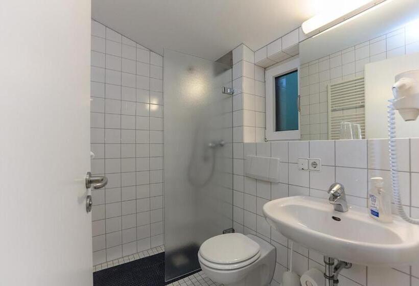 شقة غرفة واحدة, Böll Essen