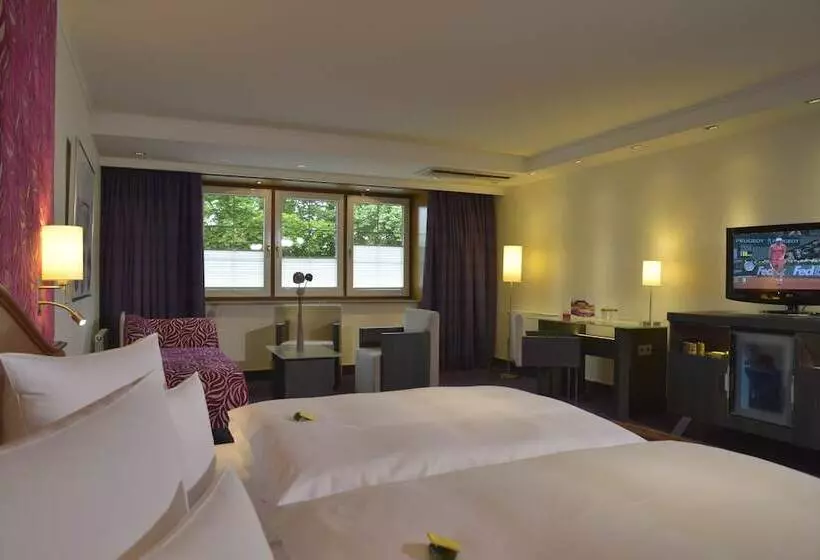Superior Room, Celler Tor
