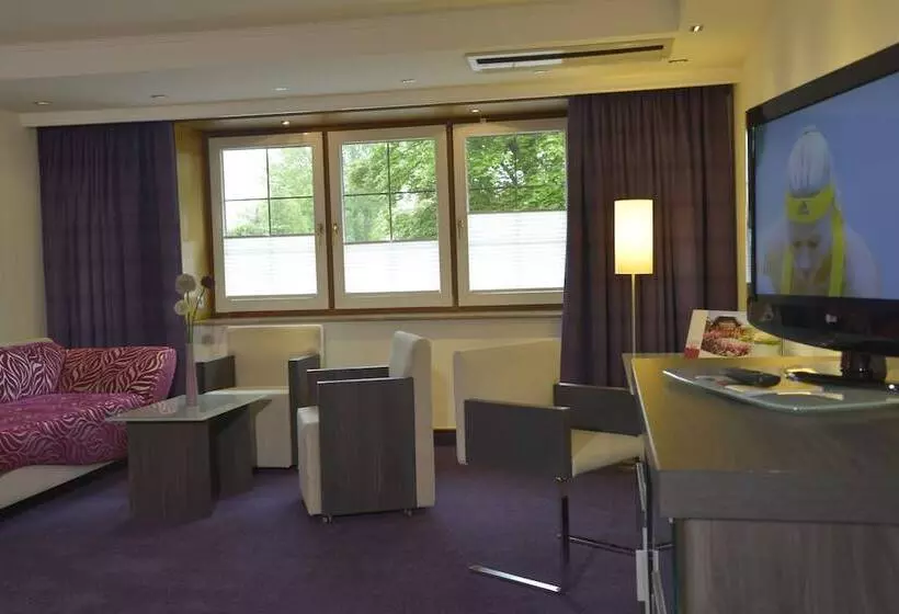 Superior Room, Celler Tor