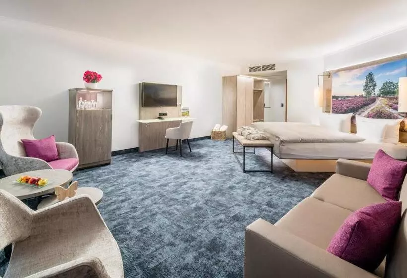 Superior Room, Celler Tor