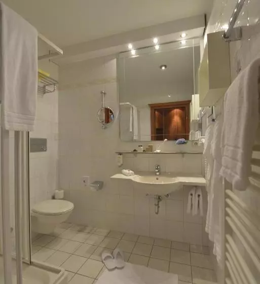 Standard Room King Size Bed, Celler Tor