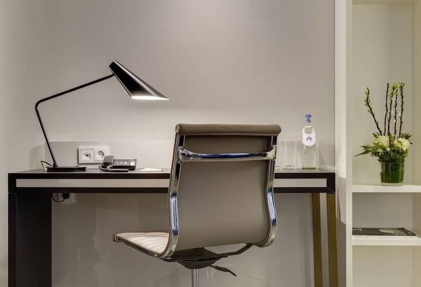 Номер бизнес-класса, Clayton Hotel Düsseldorf City Centre