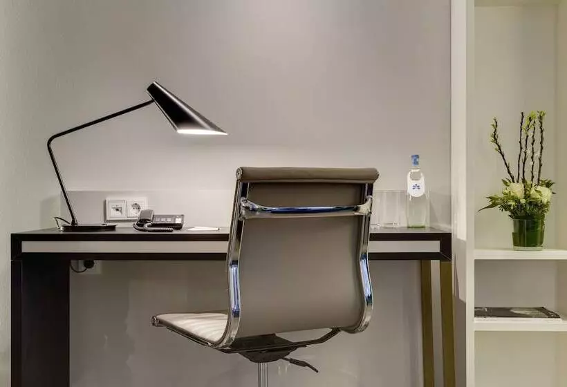 اتاق کلاس بیزنس, Clayton Hotel Düsseldorf City Centre