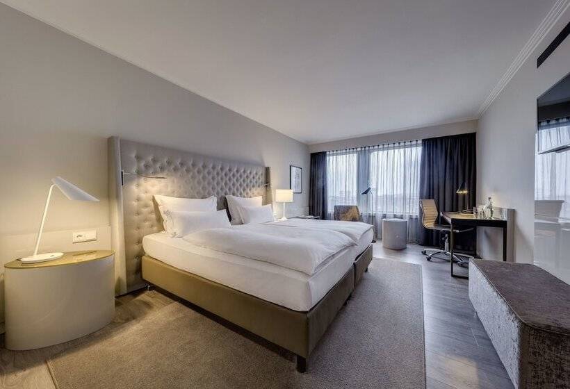 Номер бизнес-класса, Clayton Hotel Düsseldorf City Centre