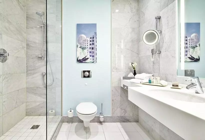 سوییت جونیور, Clayton Hotel Düsseldorf City Centre