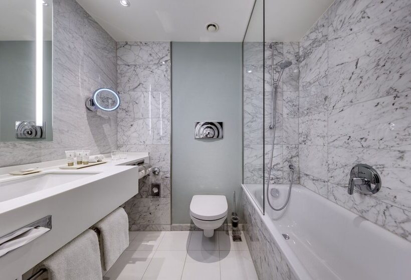 Президентский Люкс, Clayton Hotel Düsseldorf City Centre