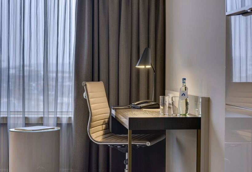 Номер Superior, Clayton Hotel Düsseldorf City Centre