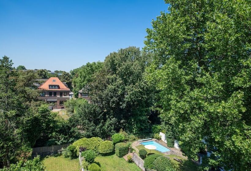 컴포트 룸, Friederike