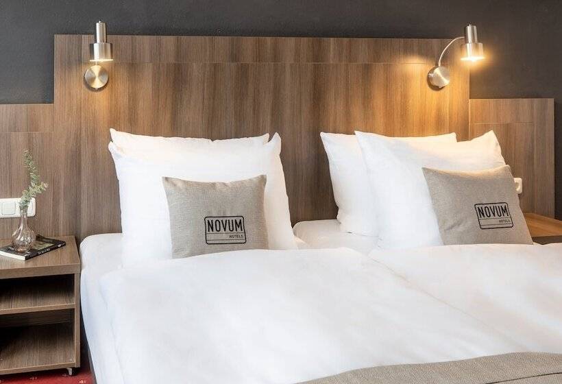 컴포트 룸, Leonet